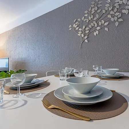 Matcha - 3 Min Parking, Wi-fi, Nespresso - Spacieux & Serein, Ideal Pros Et Familles - Spacious & Serene, Perfect For Pros & Families Hayange