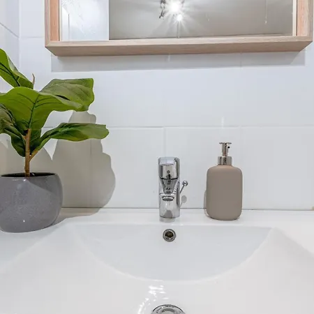 Apartment Matcha - 3 Min Parking, Wi-fi, Nespresso - Spacieux & Serein, Ideal Pros Et Familles - Spacious & Serene, Perfect For Pros & Families