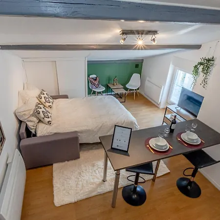 1 & 4 Appts - 1 A 4 Lits - 1 A 7 Pers - Max 25 Pers - 1 Immeuble - Confort, Flexibilite ------ - 1 & 4 Apts - 1 To 4 Beds - 1 To 7 Guests - Up To 25 - Same Building -- Cattenom Lägenhet