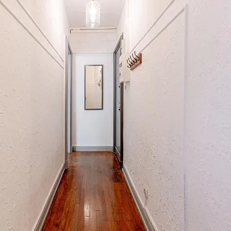1 & 4 Appts - 1 A 4 Lits - 1 A 7 Pers - Max 25 Pers - 1 Immeuble - Confort, Flexibilite ------ - 1 & 4 Apts - 1 To 4 Beds - 1 To 7 Guests - Up To 25 - Same Building -- Cattenom Hayange