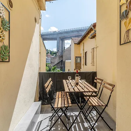 1 & 4 Appts - 1 A 4 Lits - 1 A 7 Pers - Max 25 Pers - 1 Immeuble - Confort, Flexibilite ------ - 1 & 4 Apts - 1 To 4 Beds - 1 To 7 Guests - Up To 25 - Same Building -- Cattenom Hayange