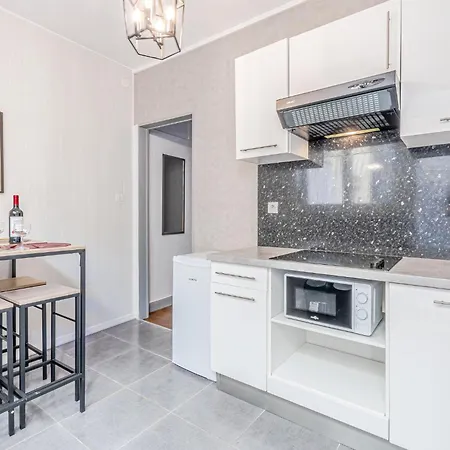 1 & 4 Appts - 1 A 4 Lits - 1 A 7 Pers - Max 25 Pers - 1 Immeuble - Confort, Flexibilite ------ - 1 & 4 Apts - 1 To 4 Beds - 1 To 7 Guests - Up To 25 - Same Building -- Cattenom Lägenhet