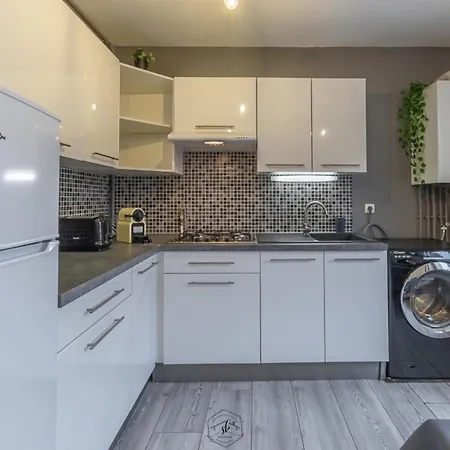 Διαμέρισμα 1 & 5 Appts - 1 A 4 Lits - 1 A 7 Pers - Max 31 Pers - 1 Immeuble - Confort, Flexibilite ------ - 1 & 5 Apts - 1 To 4 Beds - 1 To 7 Guests - Up To 31 - Same Building -- Cattenom