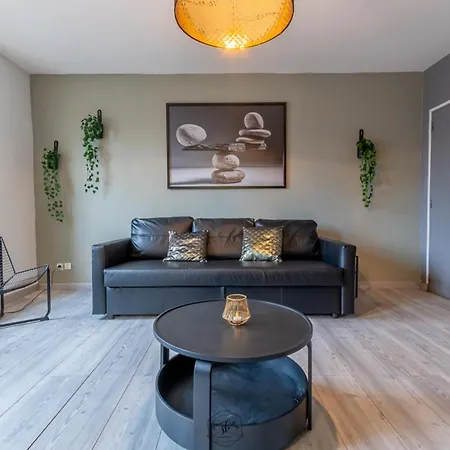 1 & 5 Appts - 1 A 4 Lits - 1 A 7 Pers - Max 31 Pers - 1 Immeuble - Confort, Flexibilite ------ - 1 & 5 Apts - 1 To 4 Beds - 1 To 7 Guests - Up To 31 - Same Building -- Cattenom Hayange