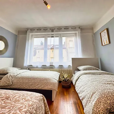 1 & 4 Appts - 1 A 4 Lits - 1 A 7 Pers - Max 25 Pers - 1 Immeuble - Confort, Flexibilite ------ - 1 & 4 Apts - 1 To 4 Beds - 1 To 7 Guests - Up To 25 - Same Building -- Cattenom * Hayange