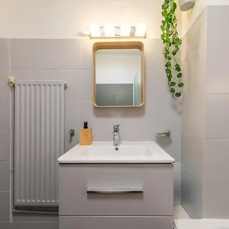 Matcha - 3 Min Parking, Wi-fi, Nespresso - Spacieux & Serein, Ideal Pros Et Familles - Spacious & Serene, Perfect For Pros & Families Hayange