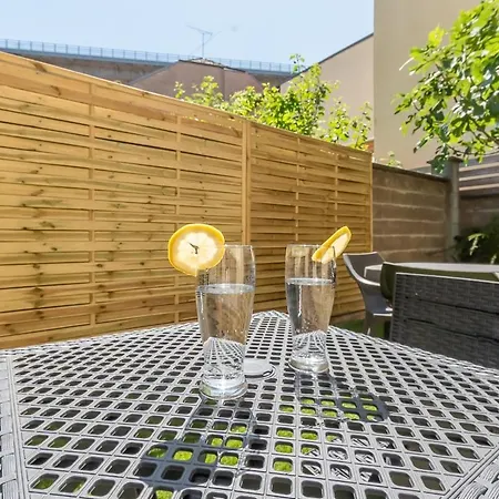 1 & 5 Appts - 1 A 4 Lits - 1 A 7 Pers - Max 31 Pers - 1 Immeuble - Confort, Flexibilite ------ - 1 & 5 Apts - 1 To 4 Beds - 1 To 7 Guests - Up To 31 - Same Building -- Cattenom Διαμέρισμα Hayange