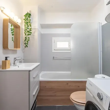 Διαμέρισμα 1 & 5 Appts - 1 A 4 Lits - 1 A 7 Pers - Max 31 Pers - 1 Immeuble - Confort, Flexibilite ------ - 1 & 5 Apts - 1 To 4 Beds - 1 To 7 Guests - Up To 31 - Same Building -- Cattenom Hayange