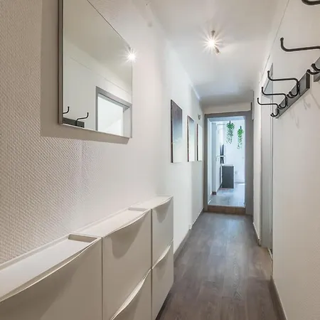 1 & 5 Appts - 1 A 4 Lits - 1 A 7 Pers - Max 31 Pers - 1 Immeuble - Confort, Flexibilite ------ - 1 & 5 Apts - 1 To 4 Beds - 1 To 7 Guests - Up To 31 - Same Building -- Cattenom *